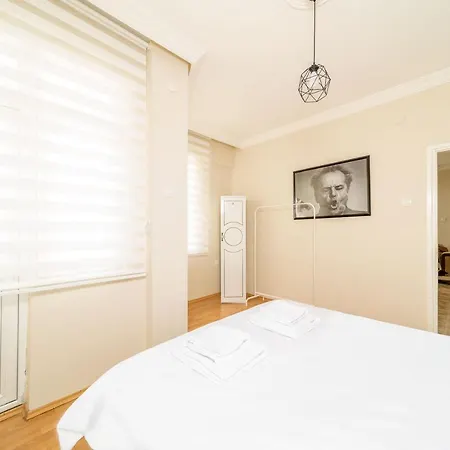 Cozy Near Popular Attractions In *