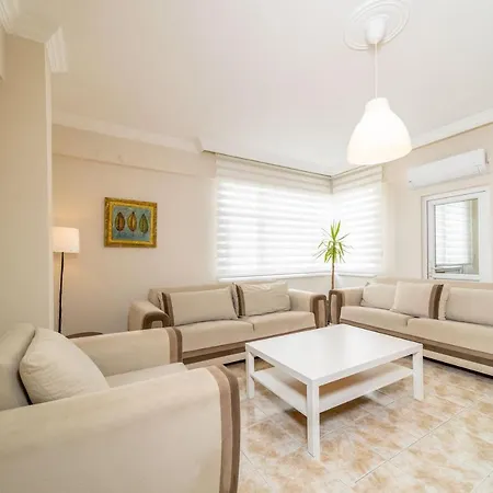Cozy Near Popular Attractions In Apartment
