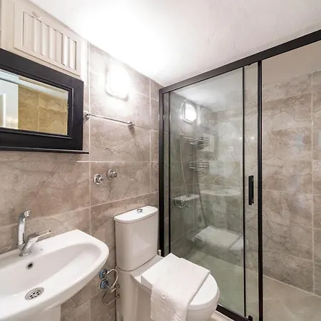 Cozy Near Popular Attractions In *